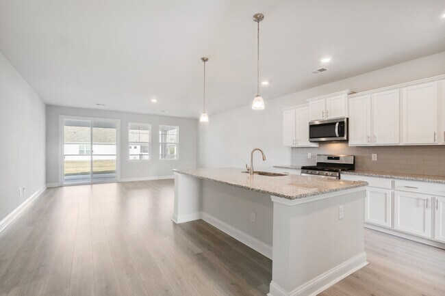 Building Photo - 2053 Ainsley Dr