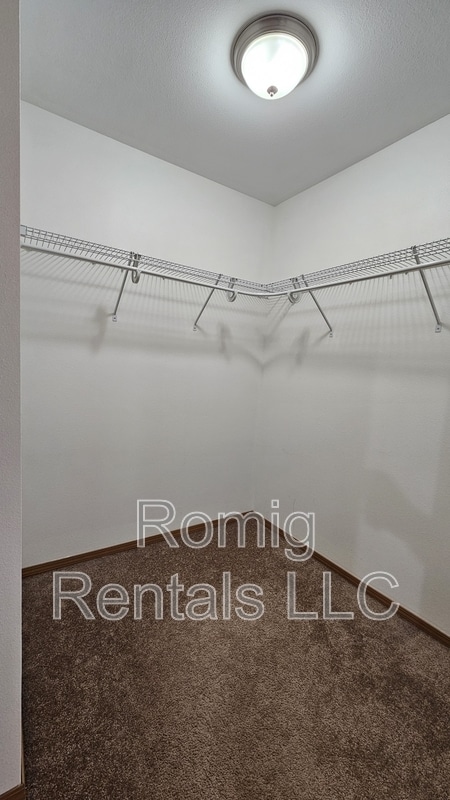 Building Photo - 8102 NE 36th Ct