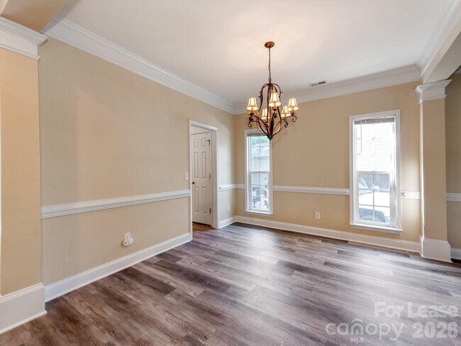 Building Photo - 533 Montgrove Pl NW