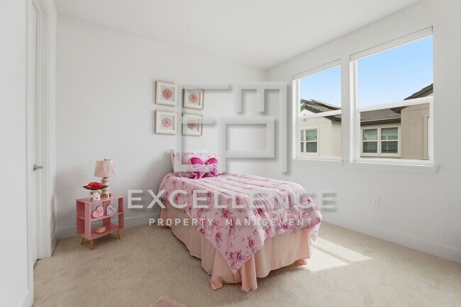 Building Photo - One Year New Home!  3/2.5 With Beautiful Updates Throughout Including Quartz Counters, Water Filt...
