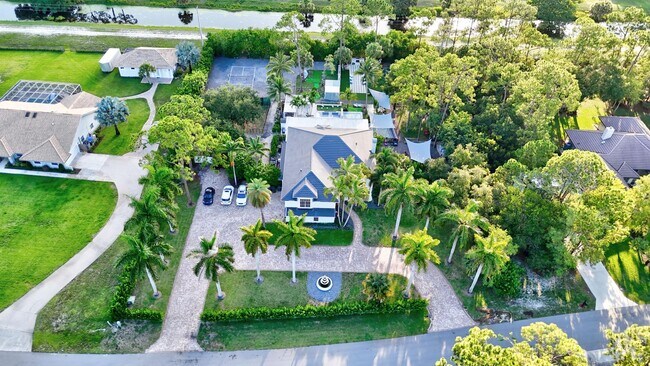 Building Photo - 377 Squire Dr