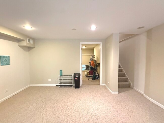 Building Photo - 2481 Oneida Ln