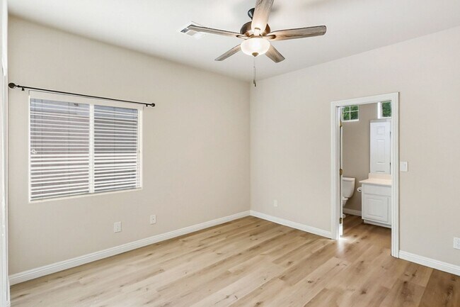 Building Photo - 4 Bed, Single Story Home, In Southwest Gat...
