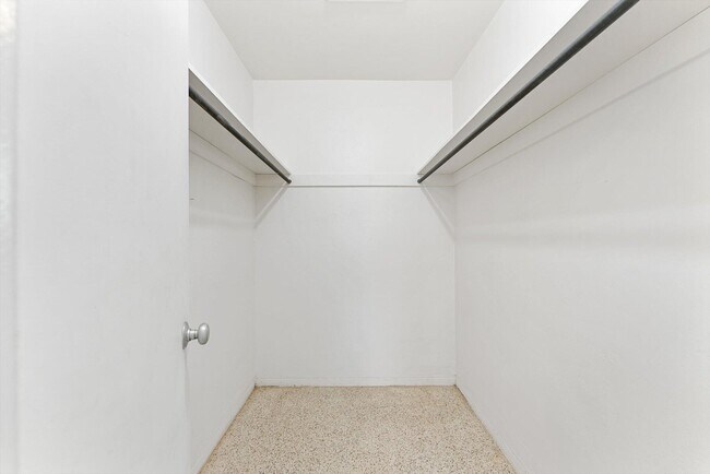 Building Photo - 1341 SE 4th Ct