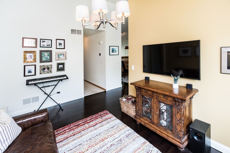 Building Photo - 1102 Bergmann Dr