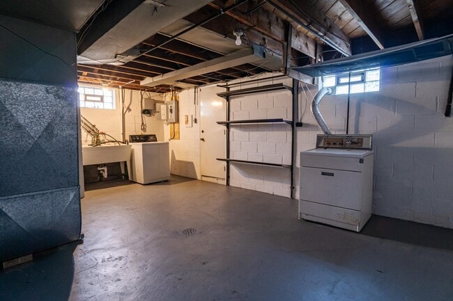 Building Photo - 448 Eureka St