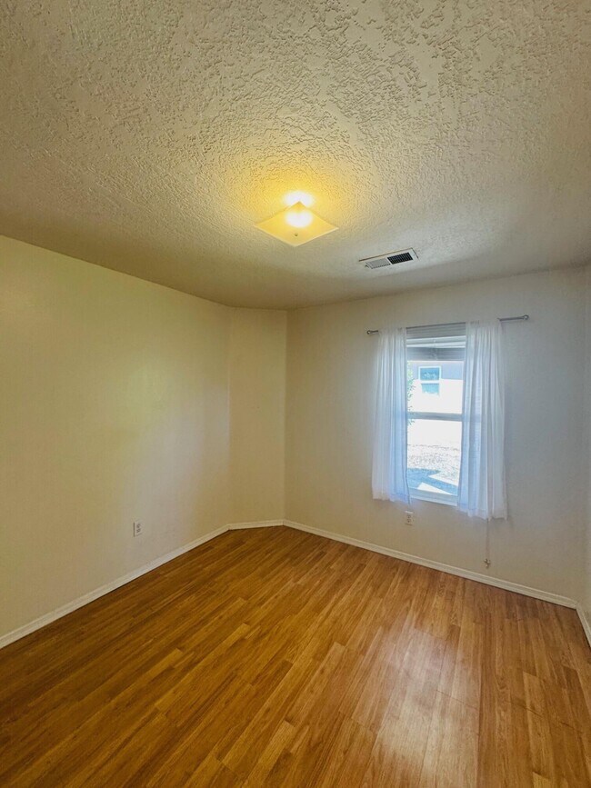 Building Photo - 505 Glacier Bay St SE