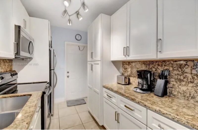 Building Photo - 2600 S Ocean Dr