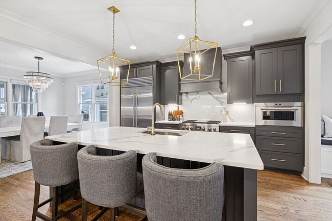 Building Photo - 2310 Vaulx Ln