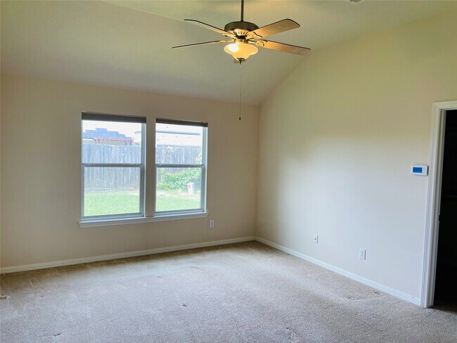 Building Photo - 10723 Lake Riata Ln