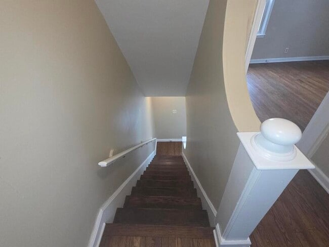 Building Photo - 1519 W 28th St