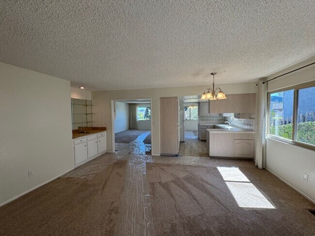Building Photo - Newly Renovated 4 Bedroom 3 Bath Home with...