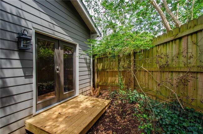 Building Photo - 729 Sunnybrook Dr