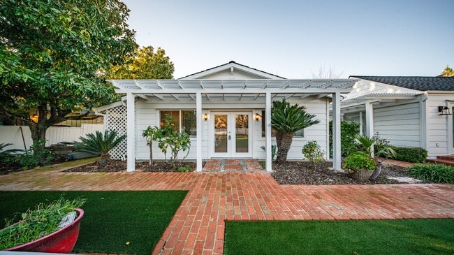 Building Photo - 1819 Cedar St