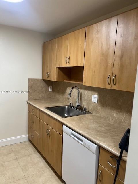 Building Photo - 14525 N Kendall Dr