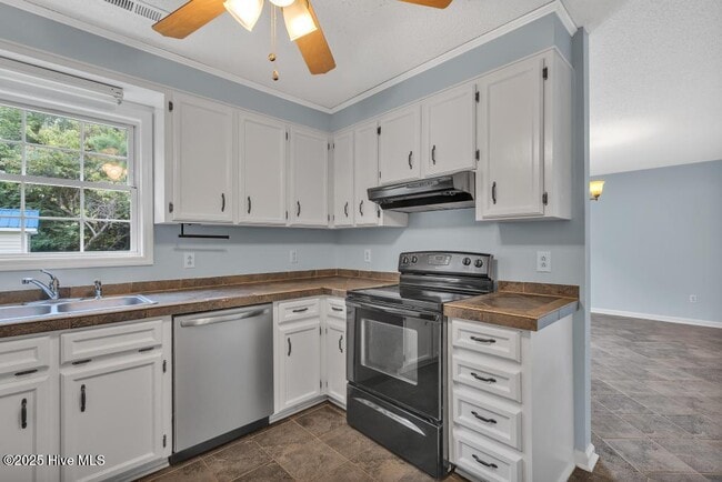 Building Photo - 304 Woody Way