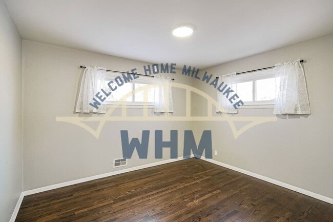 Building Photo - 4725 W Wilbur Ave