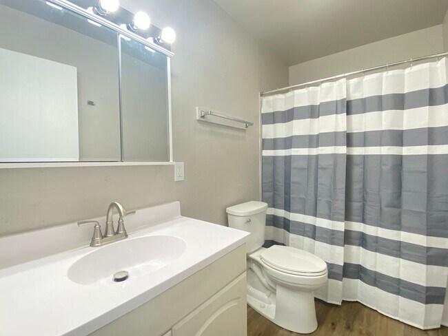 Building Photo - 5512 Washington St