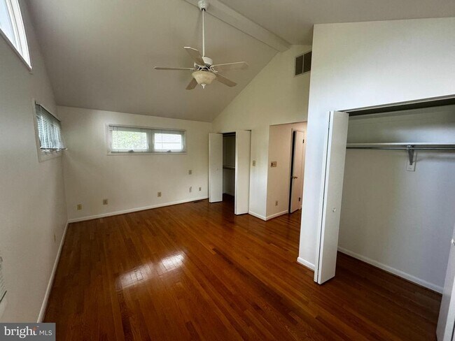 Building Photo - 2508 St John Pl