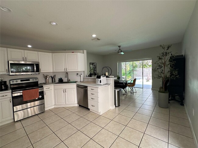 Building Photo - 4748 NW 111th Ct