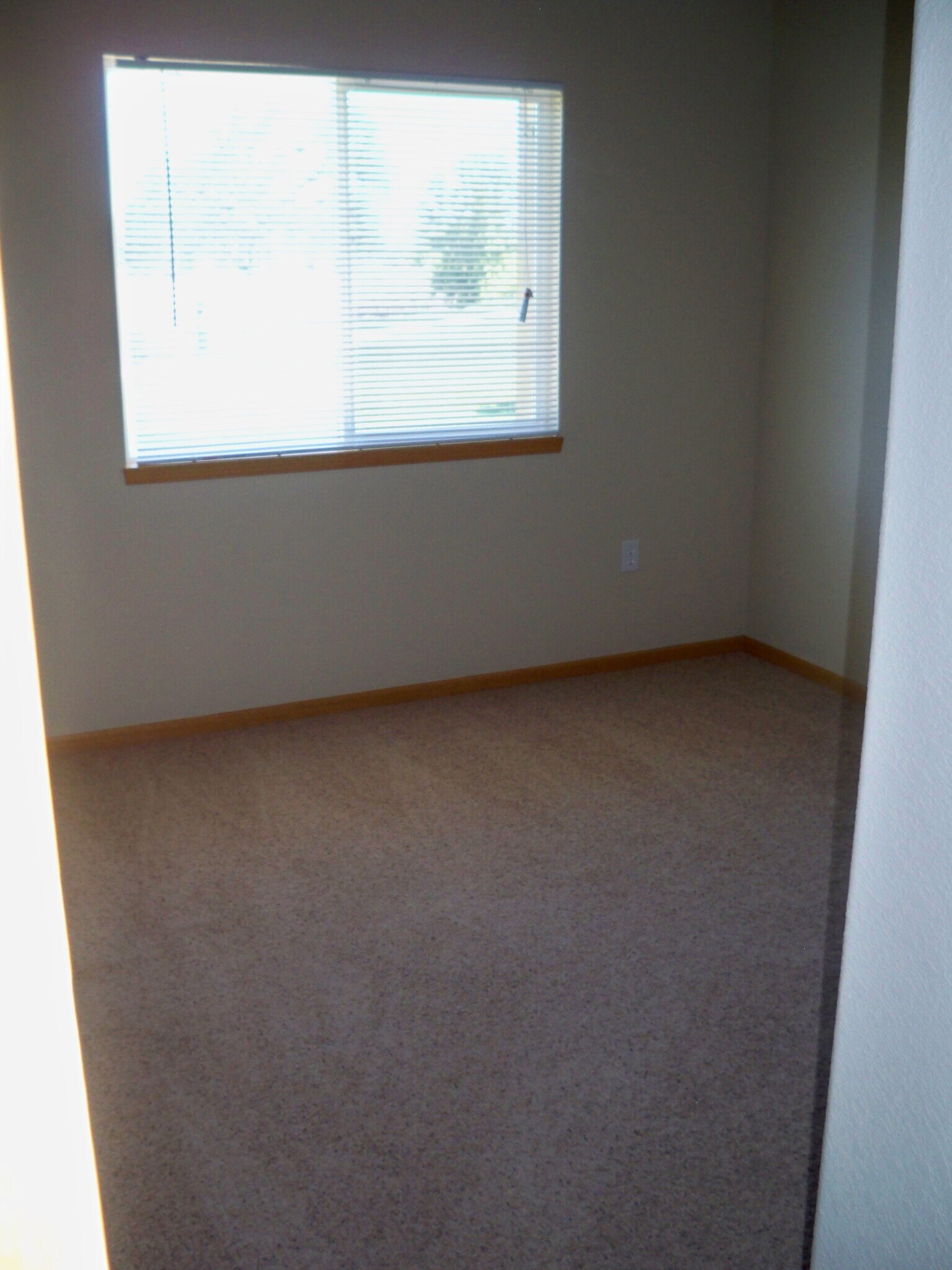 Building Photo - 850 S Overland Trl