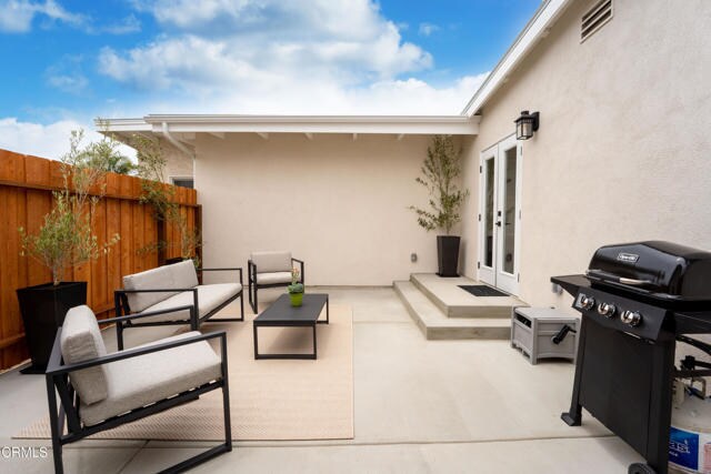 Building Photo - 894 Saratoga St