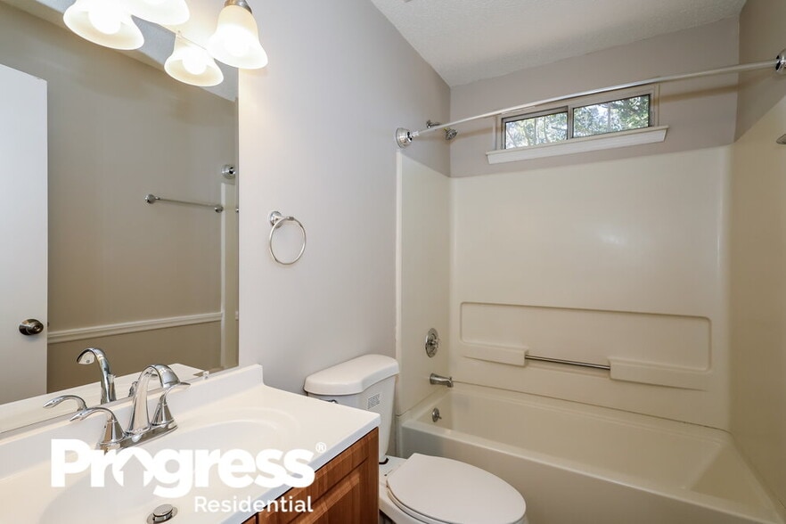 Building Photo - 2518 Bushy Pine Ct