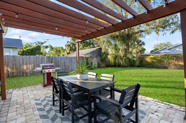 Building Photo - Live Wilder: Historic Charm Steps from Tampa’s Trendiest Restaurants