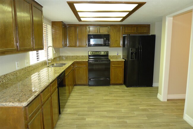 Building Photo - 14223 Whitecross Dr