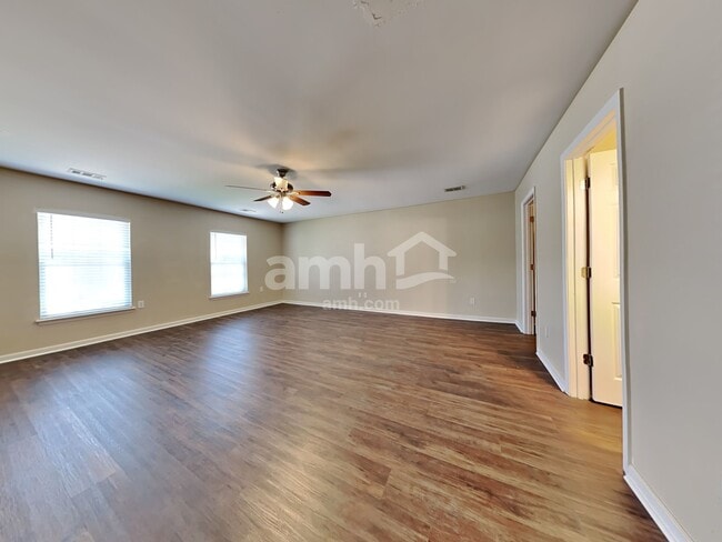 Building Photo - 405 Crystal Oaks Ln