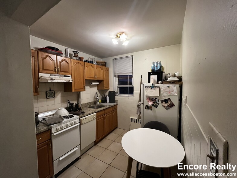 Building Photo - 126 Warren St