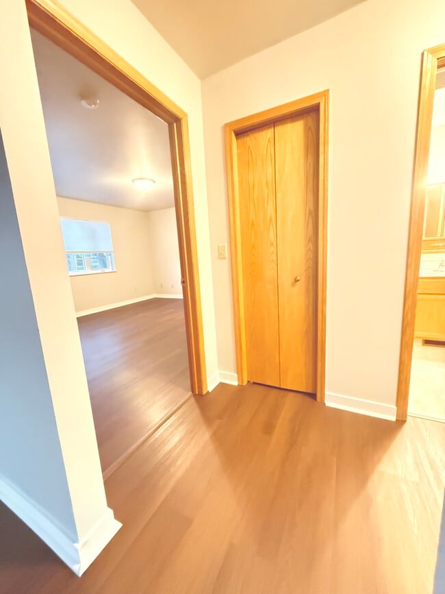 Building Photo - 126 Thomson Ln