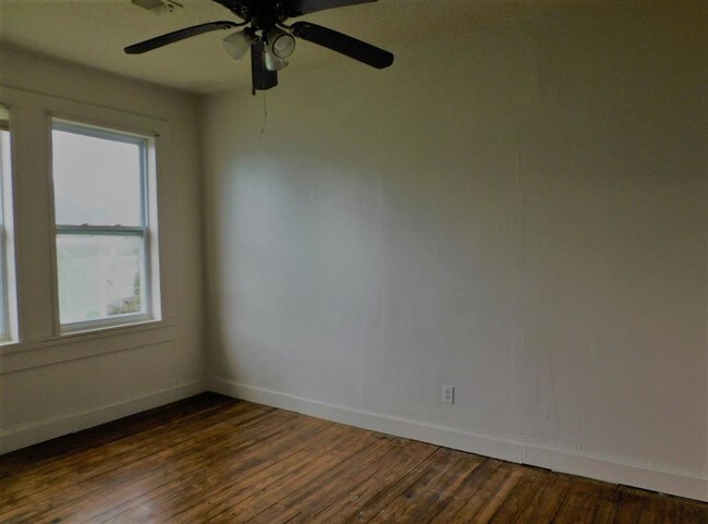 Building Photo - 2117 Grover Ave