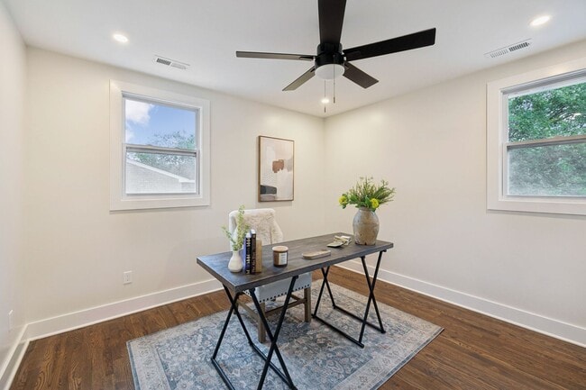 Building Photo - 215 Ash Dr