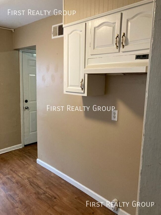 Building Photo - Holiday Move in Special, $100 off 1st mont...