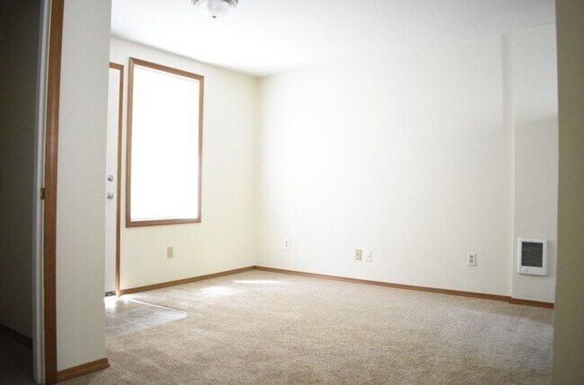 Building Photo - 412 SE 133rd Ave