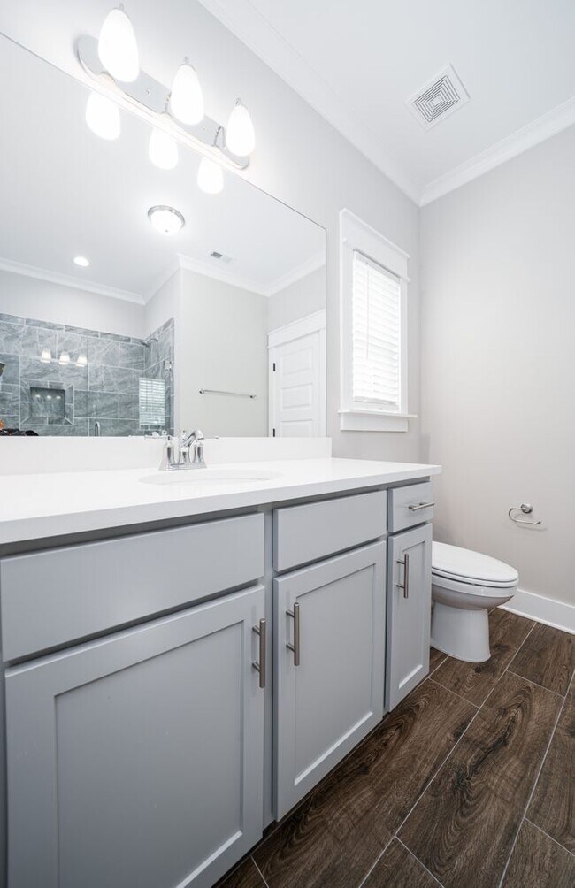 Building Photo - 1524 Cottage Grv