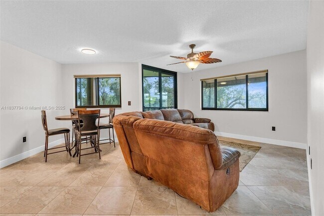 Building Photo - 15405 Miami Lakeway N