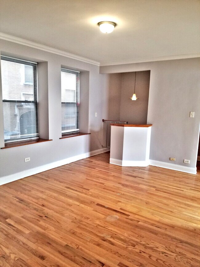Building Photo - Three Bedroom Unit in South Shore