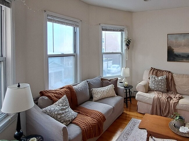 Building Photo - 143 Hillside St