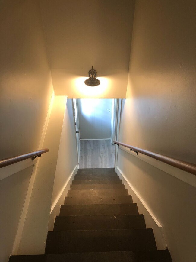 Building Photo - 3 Bed/ 2 Bath Duplex in Madison