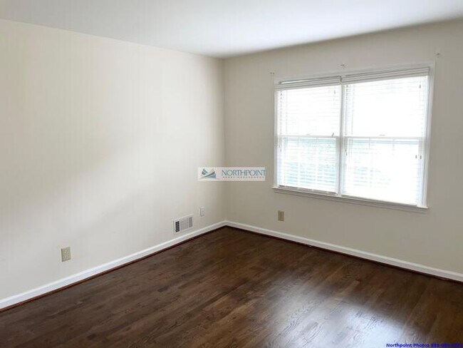 Building Photo - Live in Comfort & Style – 5BR/3.5BA Home w...