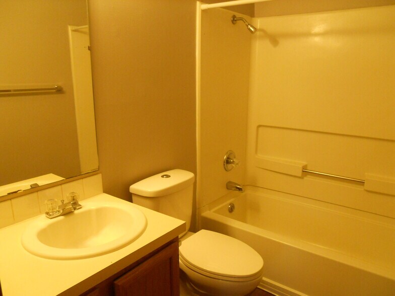 Building Photo - 3608 Westridge Dr