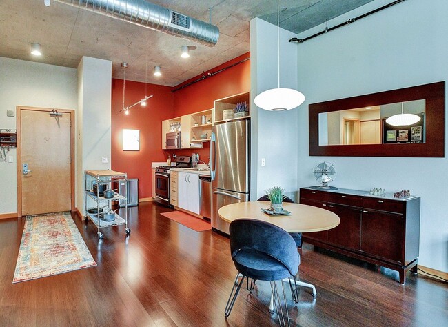 Building Photo - Loft Studio in The Pinnacle – Pearl Distri...