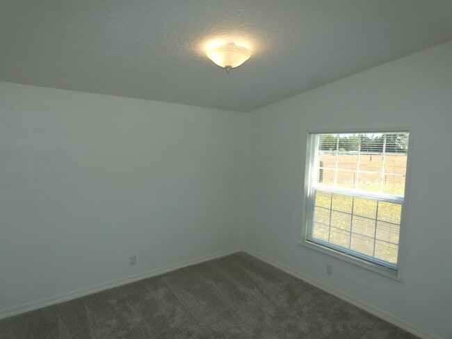 Building Photo - APPLICATION PENDING **Country Living**