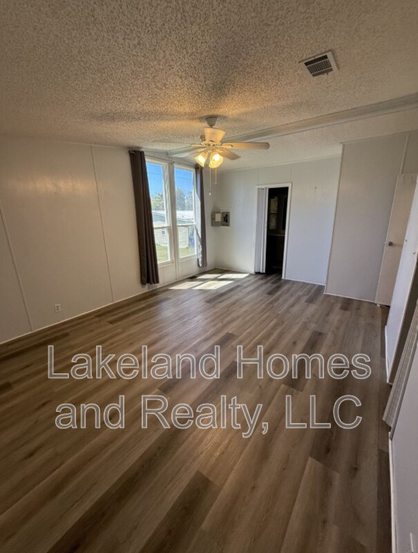 Building Photo - 1811 Sherwood Hill Dr