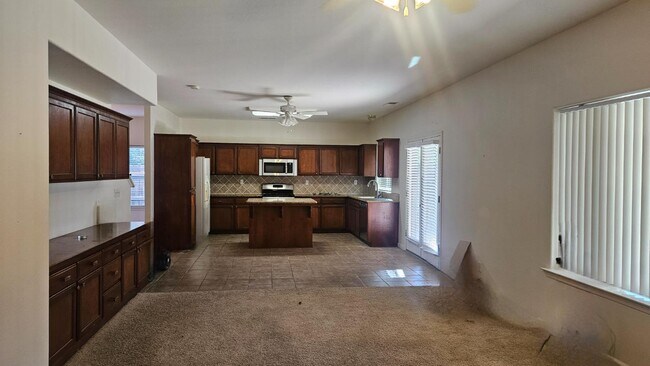 Building Photo - 580 W Sunset St