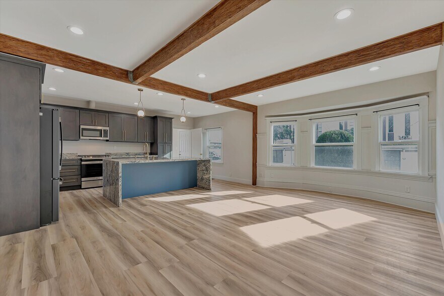 Building Photo - 2804 Adeline St