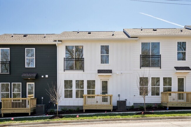 Building Photo - 908 Anderson Ln