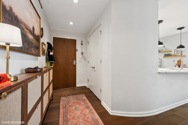 Building Photo - 160 E Illinois St